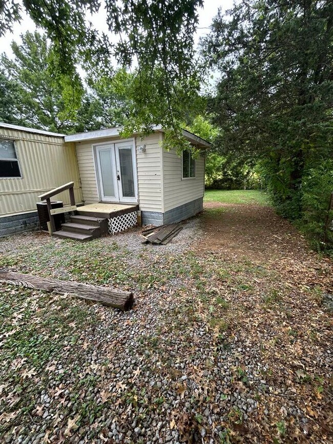 Building Photo - Maryville 37801 - 2 bedroom, 2 bath single...