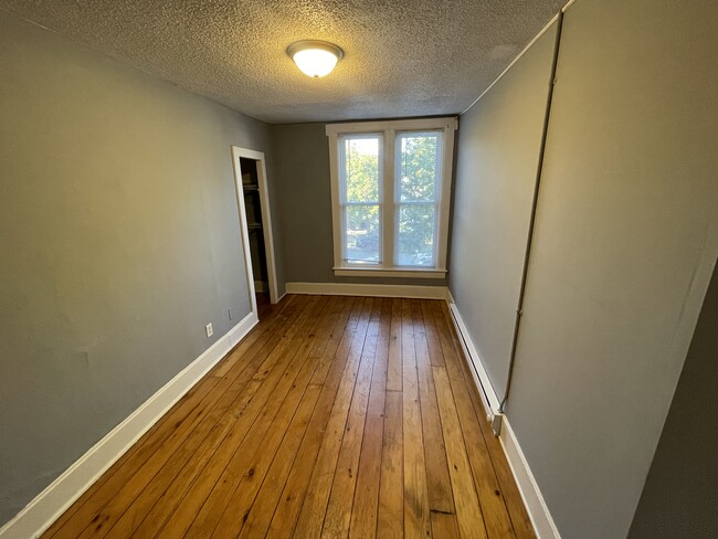 Living Room - 914 Armstrong Ave