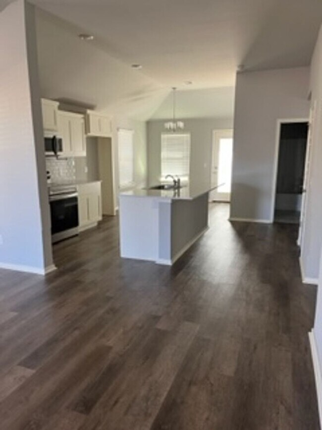 Building Photo - 4612 Emerald Knoll Rd