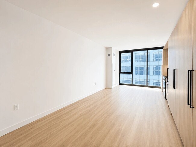 Building Photo - 221 N Ada St