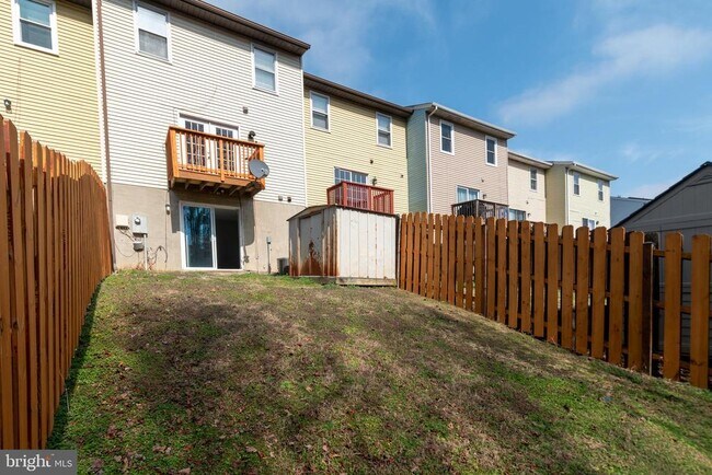 Foto del edificio - 5222 Magnolia Pl