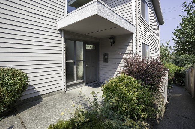 Foto del edificio - Queen Anne Triplex Seattle, WA
