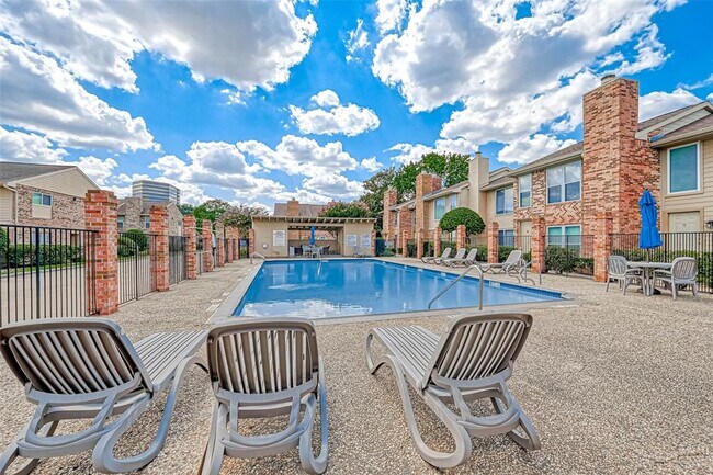 Foto del edificio - 2515 Bering Dr