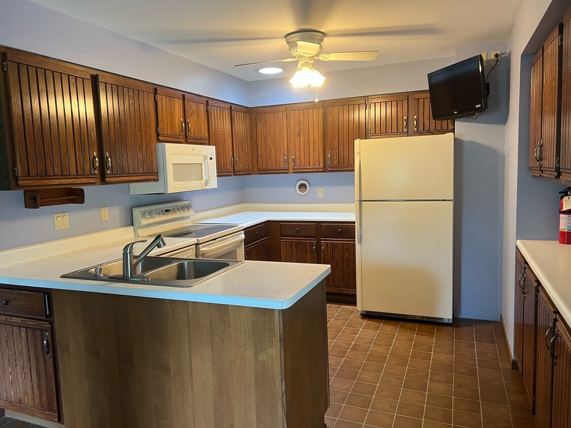 Kitchen - 215 Randolph Dr