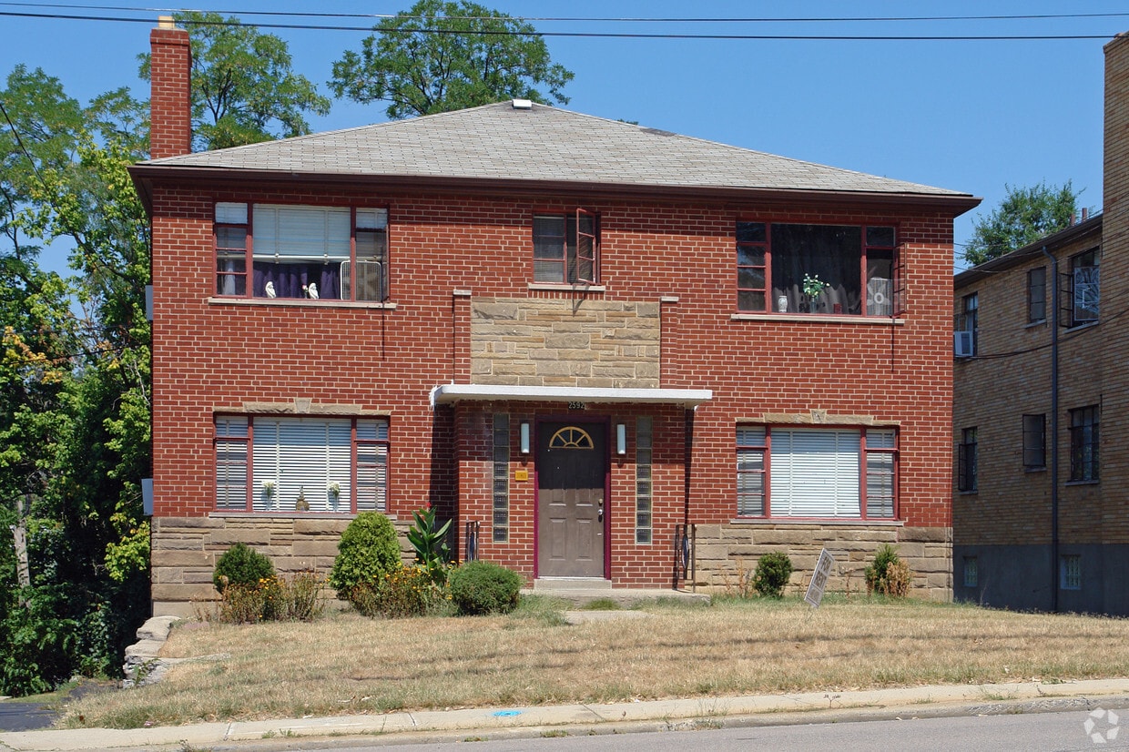 2592 Westwood Northern Blvd, Cincinnati, OH 45211 Apartments in