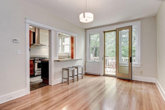 Foto del edificio - Charming 6-Bedroom Georgetown Rowhouse wit...