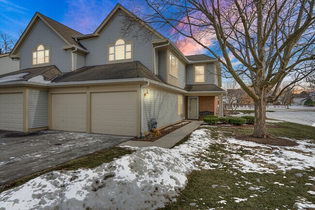 Foto del edificio - 133 White Branch Ct N