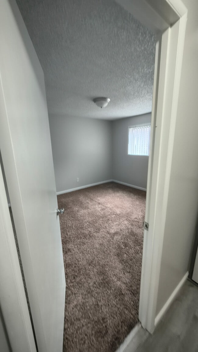 Building Photo - Mountain View Apartments