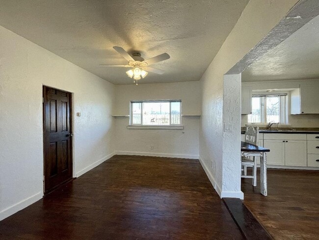 Building Photo - 1506 W Alameda St