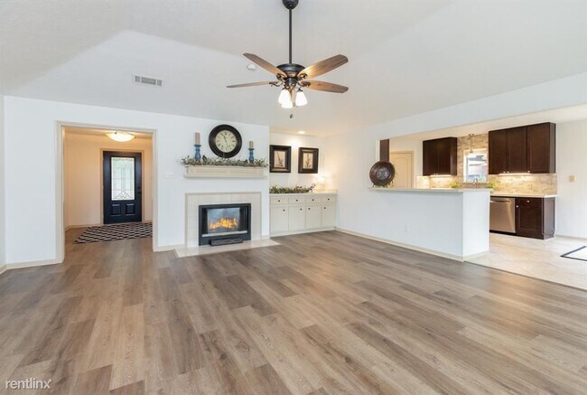 Building Photo - 3 br, 2 bath House - 20414 Spoonwood Drive