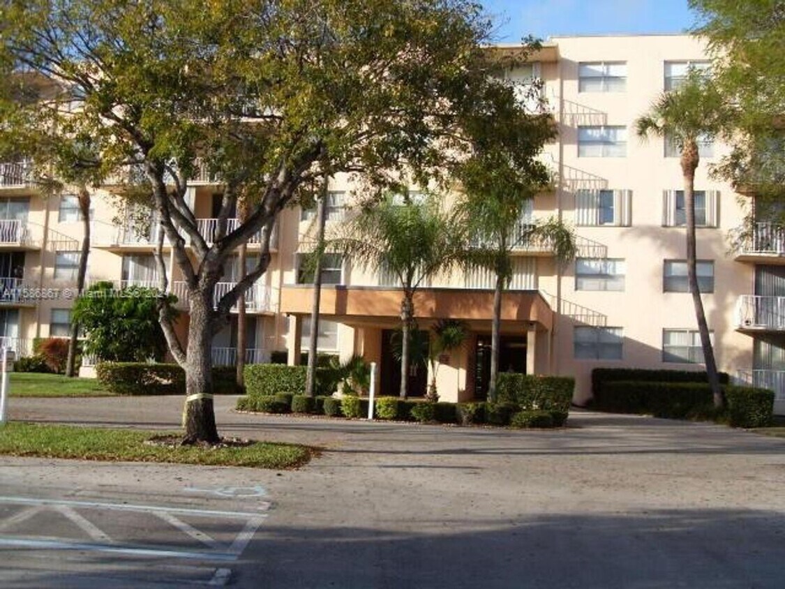 470 Executive Center Dr Unit 1, West Palm, FL 32003 Condo for Rent in