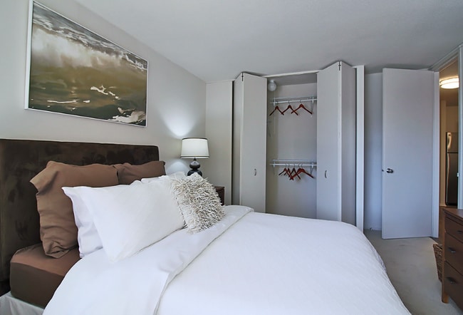 Building Photo - 1180 N Dearborn St