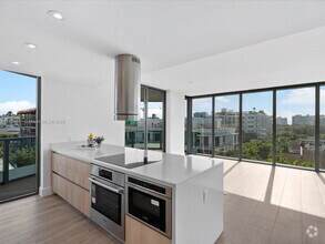 Building Photo - 9901 W Bay Harbor Dr
