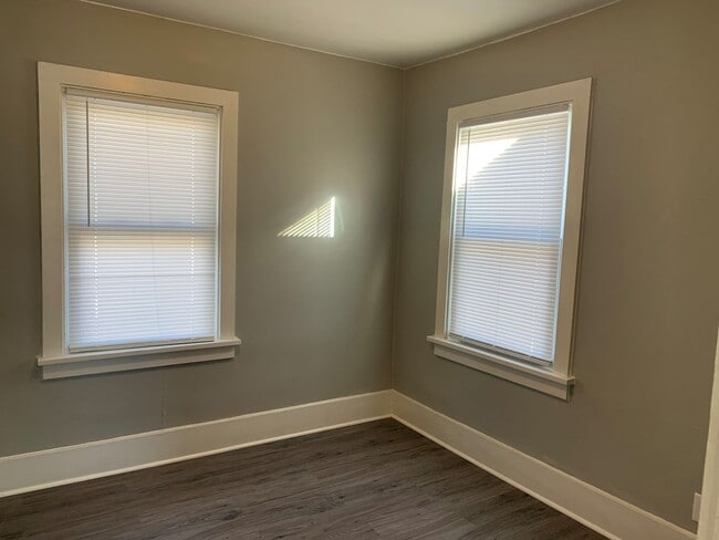 Building Photo - 2 bedroom, 1 bath house