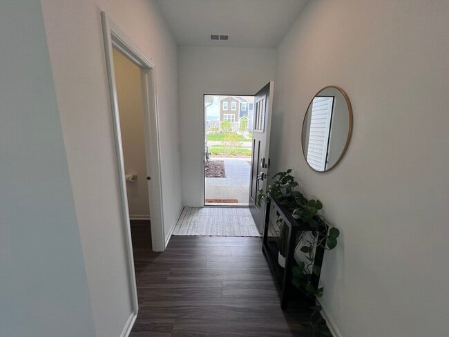 Building Photo - 25701 W Yorkshire Dr