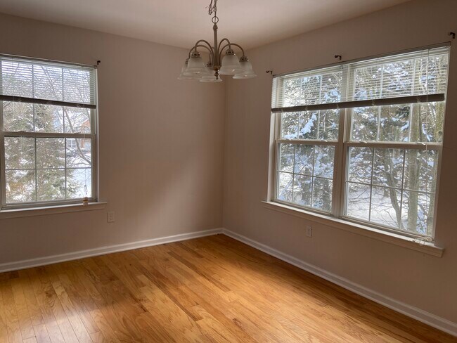 Building Photo - 2604 Cypress Ln