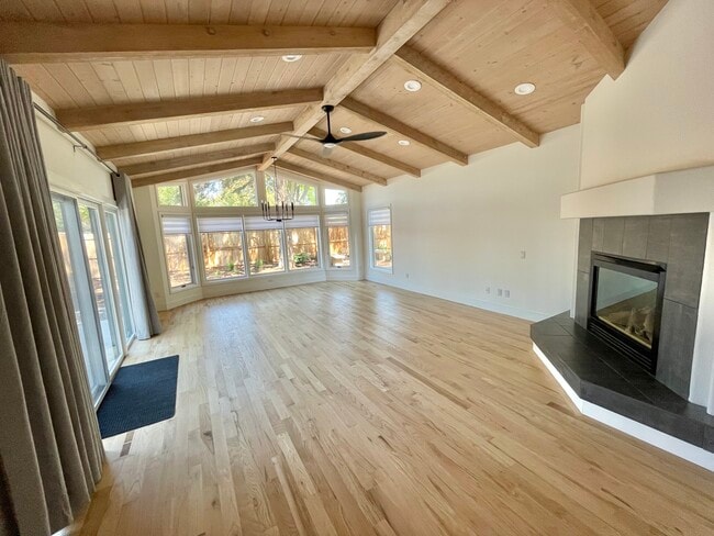 Building Photo - 1109 Newsom St