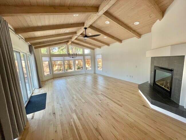 Foto del edificio - 1109 Newsom St