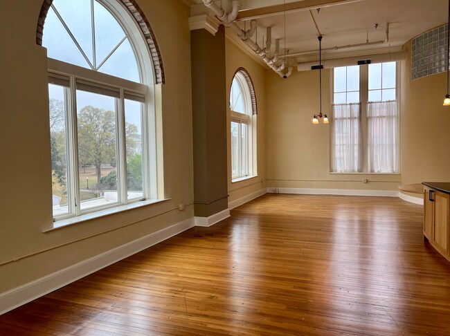 Foto del edificio - 320 E Clayton St
