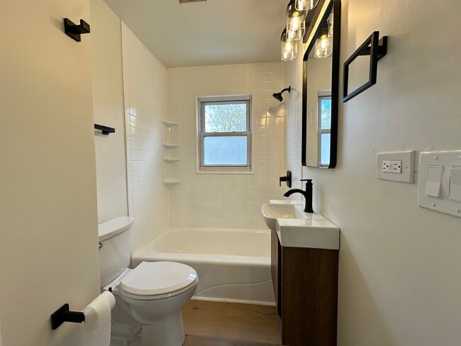 Building Photo - 307 S 5th Ave