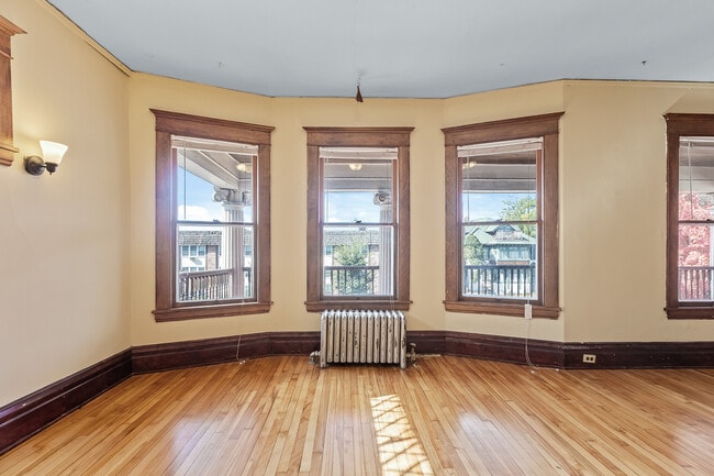 Building Photo - 2223 Pleasant Ave