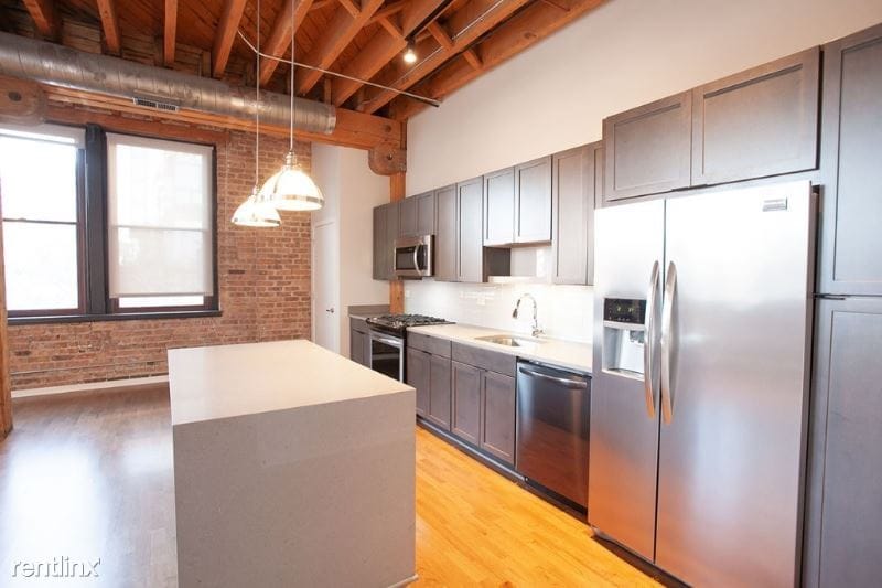 Primary Photo - 131 N Green St