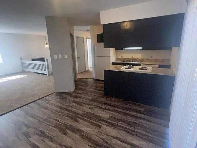 Foto del edificio - 431-431 Maple Grove Way