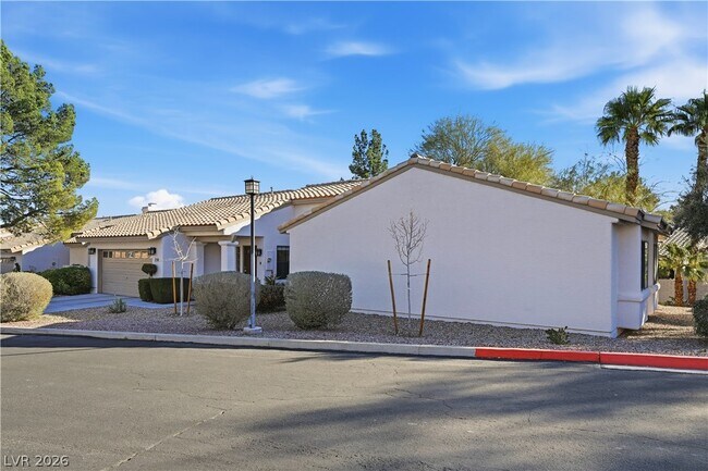 Building Photo - 250 Garfield Dr
