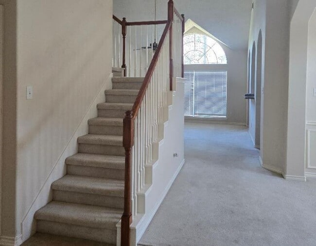 Building Photo - 5719 Candlecreek Dr