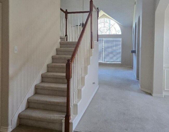 Foto del edificio - 5719 Candlecreek Dr