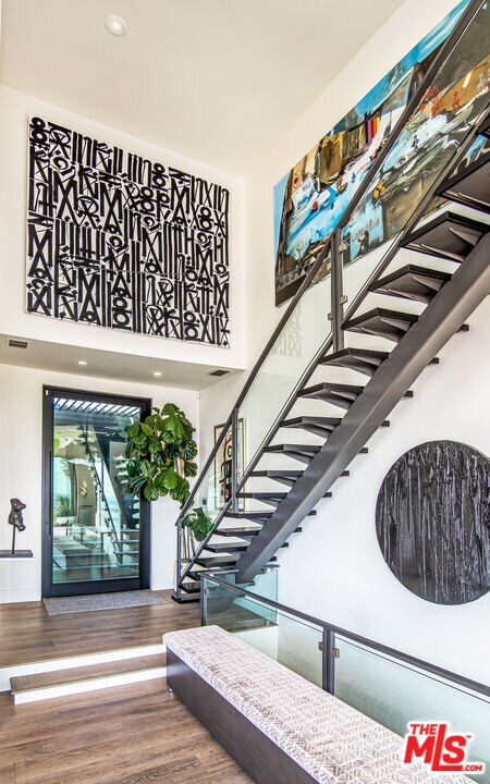 Foto del edificio - 8572 Hillside Ave