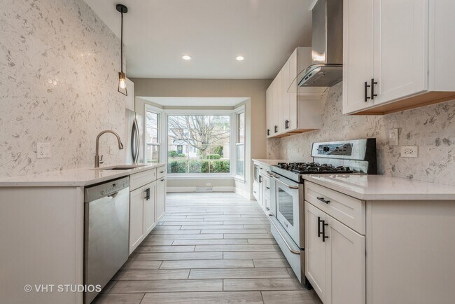 Building Photo - 643 Kenilworth Terrace