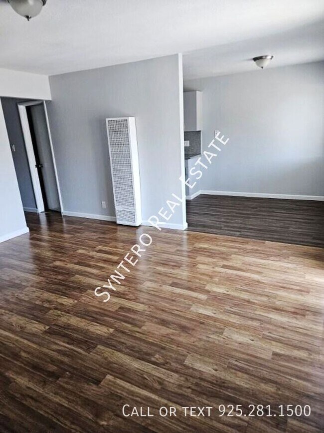 Foto del edificio - 4819 Clayton Rd