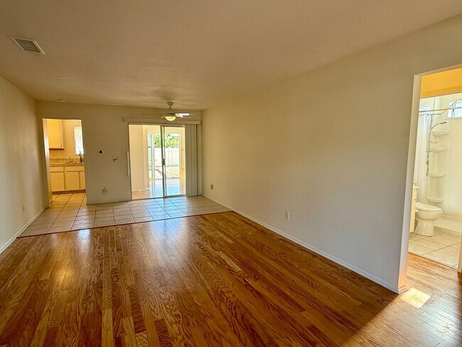 Building Photo - Charming 2 Bedroom in Oceanside 55+ Community