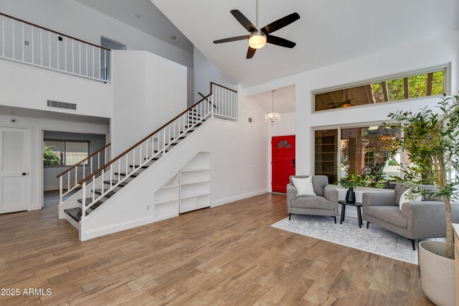 Foto del edificio - 2119 E New Bedford Dr