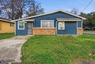Building Photo - 3285 Ozark St