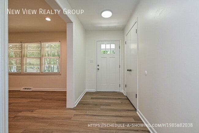 Building Photo - 5121 Farm Pond Ln