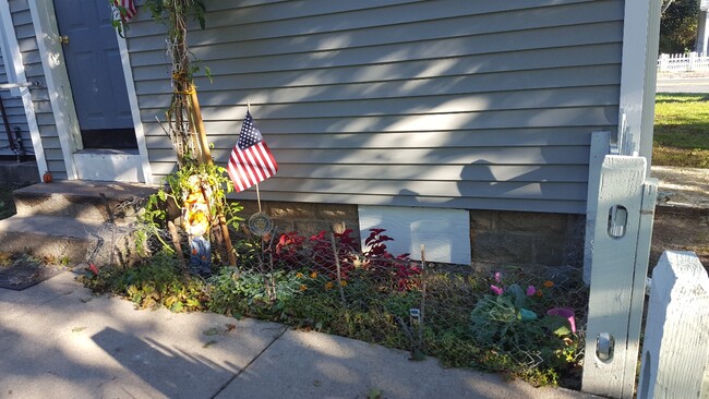 Building Photo - 8 Main St