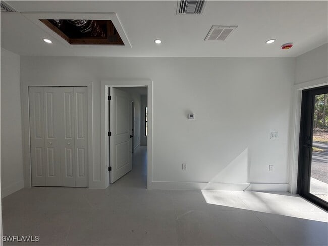 Foto del edificio - 4141 Everglades Blvd S