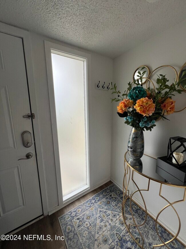 Foto del edificio - 7873 Bahia Vista Ct