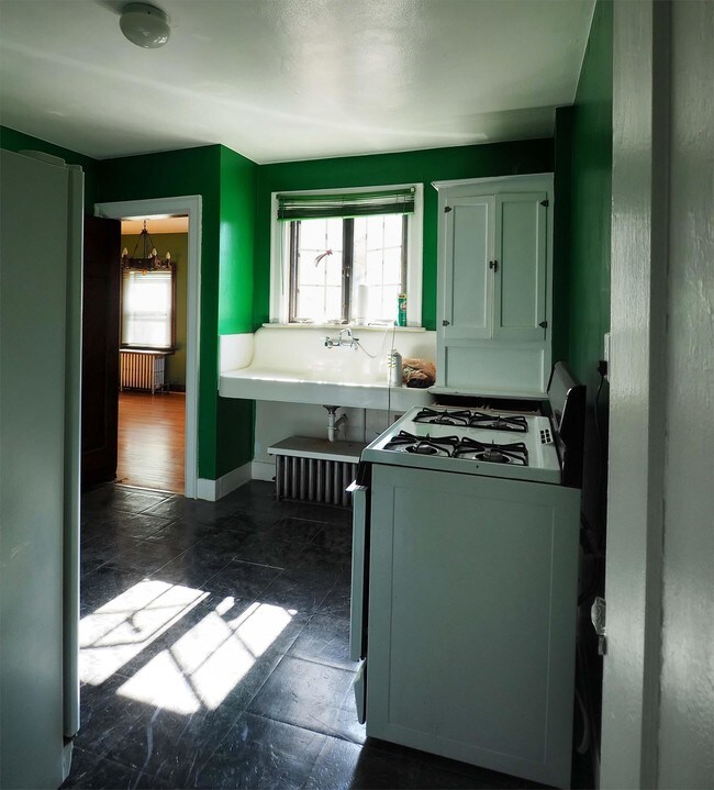 Building Photo - 3505 Ravenwood Ave