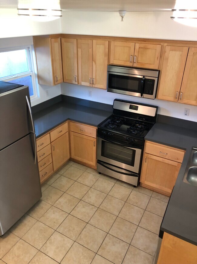 kitchen - 3625 Empire Dr