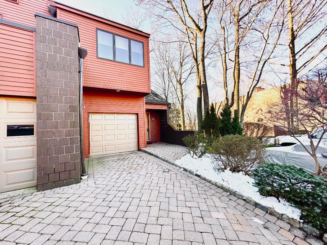 Beautiful Townhouse in Oak Trail - 46 Hidden Ledge Rd