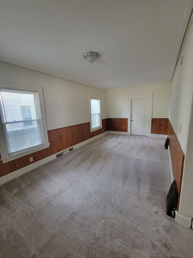 Building Photo - 804 S Morris Ave