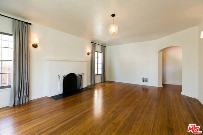 Foto del edificio - 1136 S Hayworth Ave