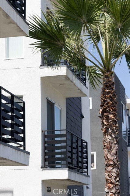 Building Photo - 2725 S La Brea Ave