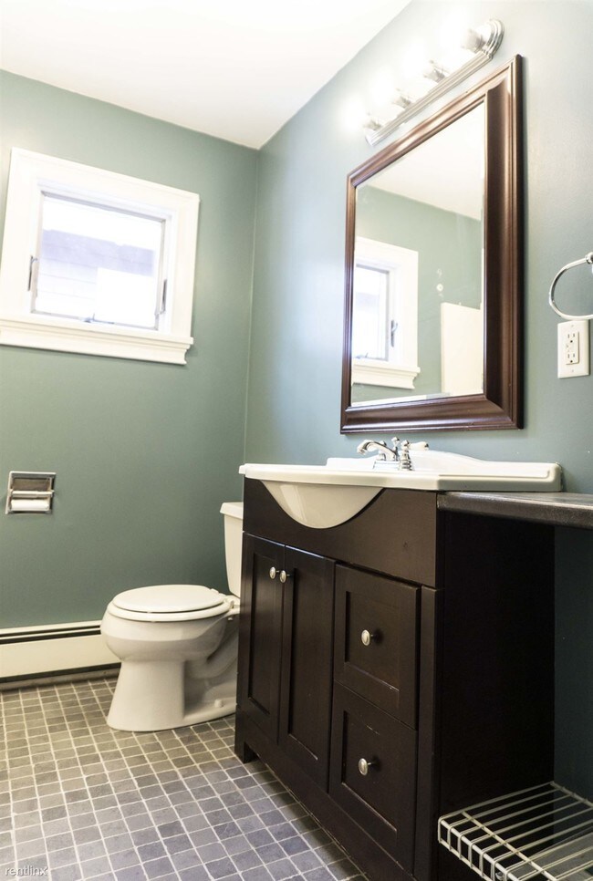 Foto del edificio - 3 br, 2 bath  - 99 Brooks St # 100