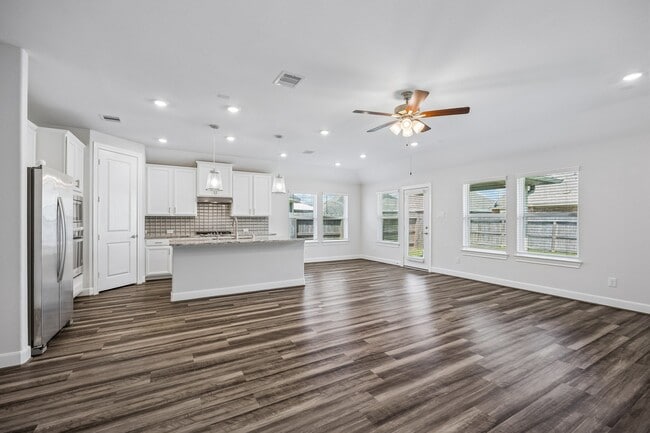 Building Photo - 2128 Elrington Willow Ln