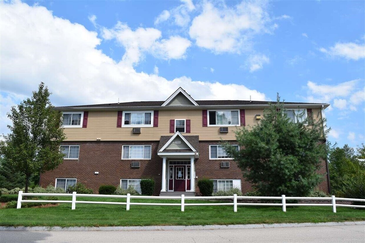 3981 Brown Ave Unit 78, Manchester, NH 03105 Room for Rent in