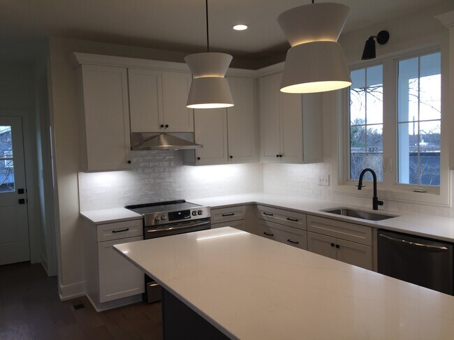 Foto del edificio - 1207 Sweetbriar Ave